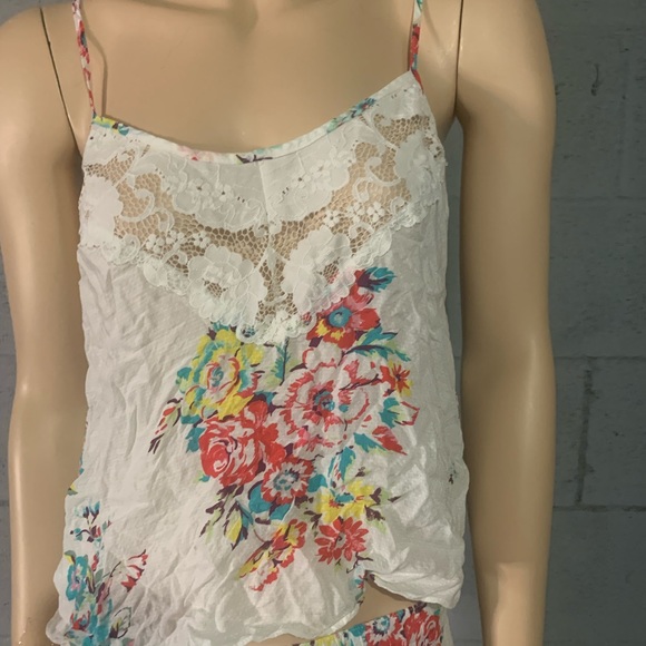 In bloom Lingerie set - Picture 2 of 9